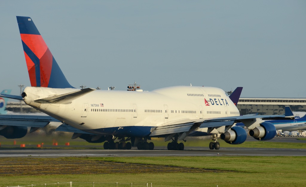 離陸（413）DELTA 747-400 