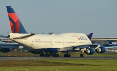 離陸（413）DELTA 747-400 