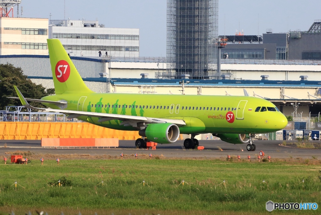 出発　S7 A320-214 VP-BOG