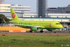出発　S7 A320-214 VP-BOG