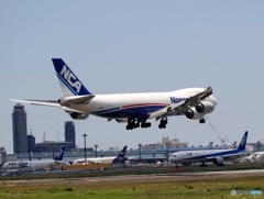 NCA 747-8KZF 着陸　