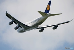 出発　Lufthansa 747-430