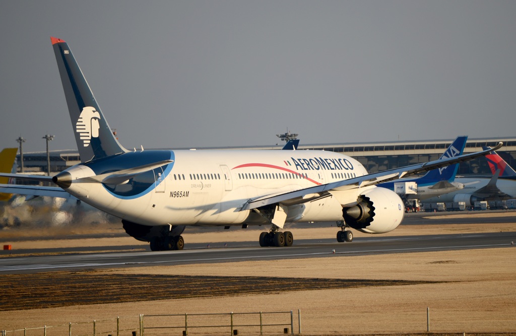 離陸 AEROMEXICO 787-8