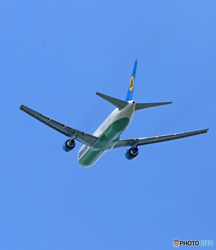 出発 UZBEKISTAN 767-300 VP-BUF