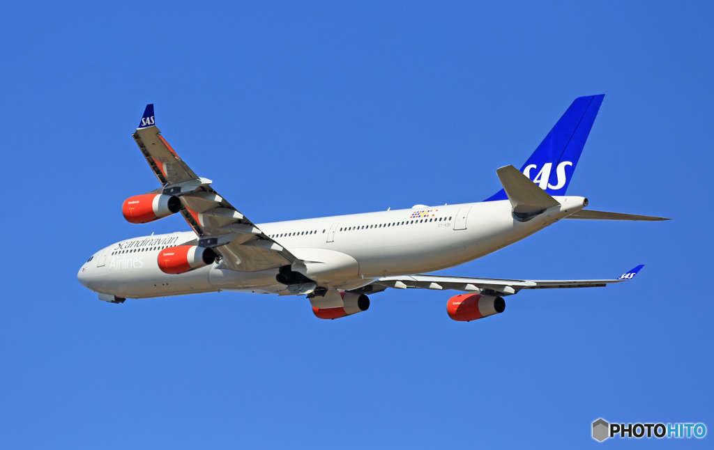 SAS A340-300 OY-KBI 出発　