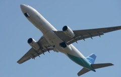 離陸(351)ガルーダインドネシア航空 A330-341