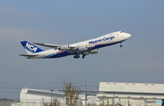 飛び立ち NCA 747-8KZF JA18KZ