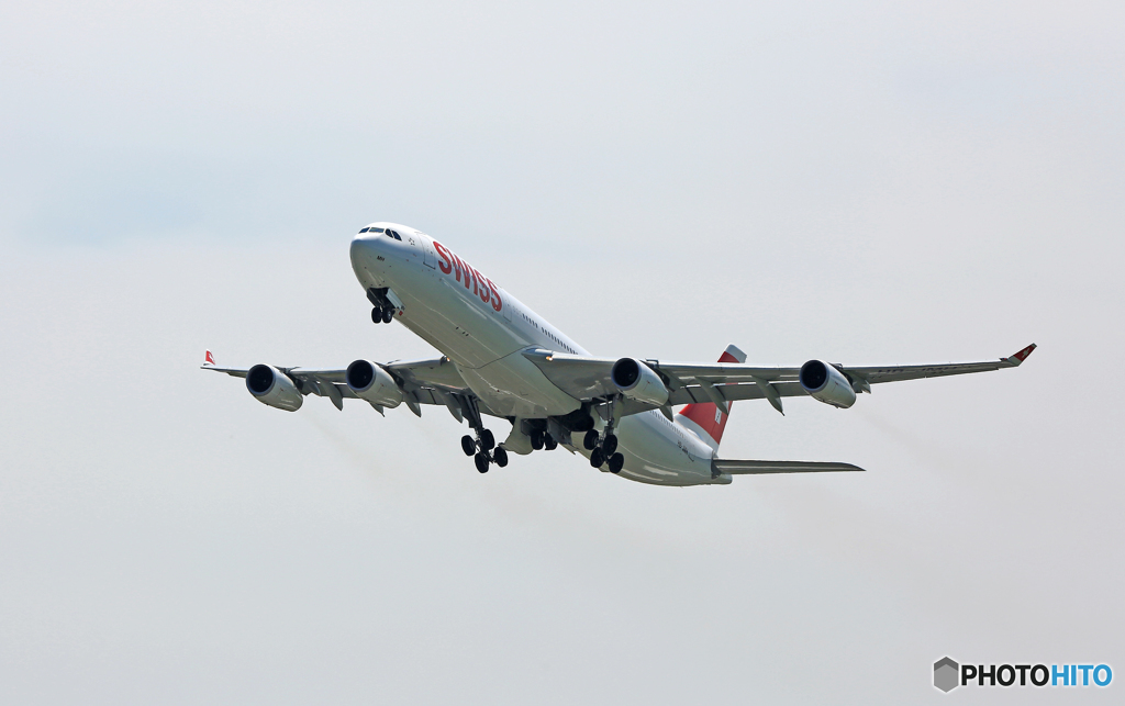 離陸 SWISS A340-313 HB-JMH
