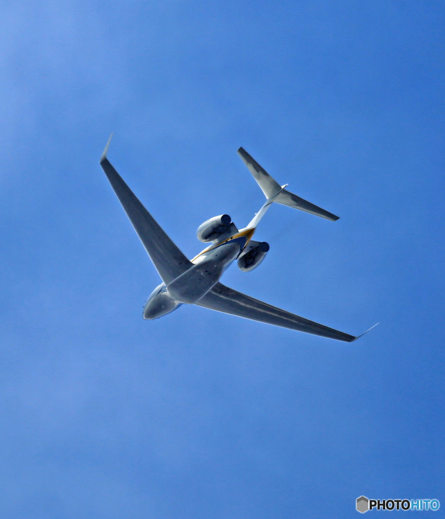 [青い空]☮private Cessna/セスナ208B N106AN飛び立ち
