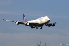 着陸 UNITED 747-400ジャンボ機