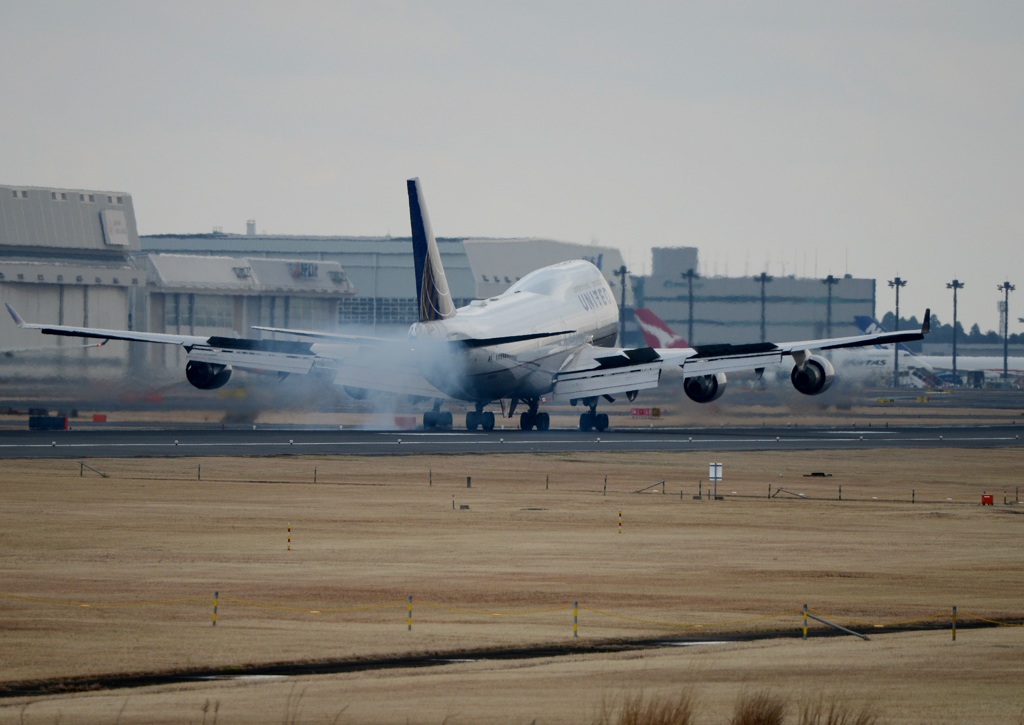 UNITED 747-400 着陸