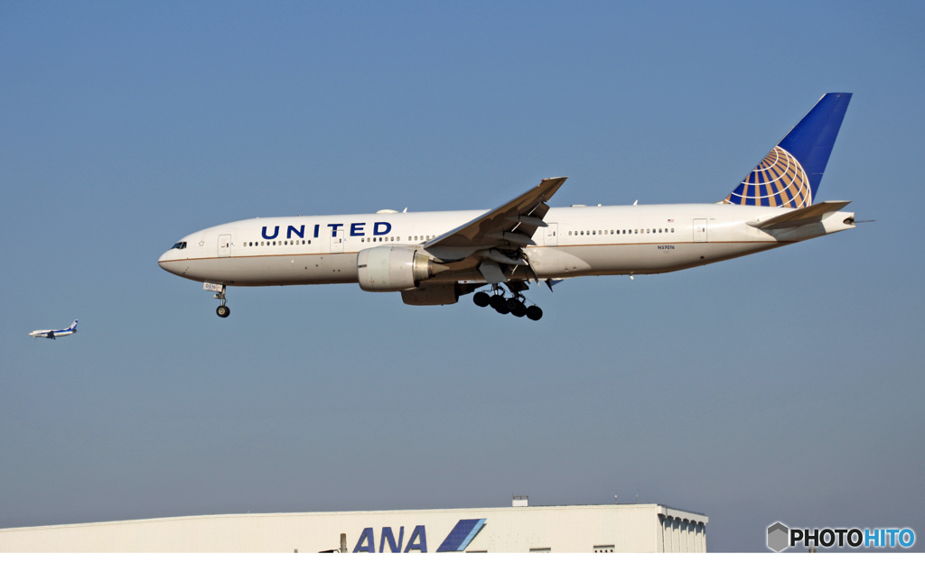 United 777-224 N57016 到着 