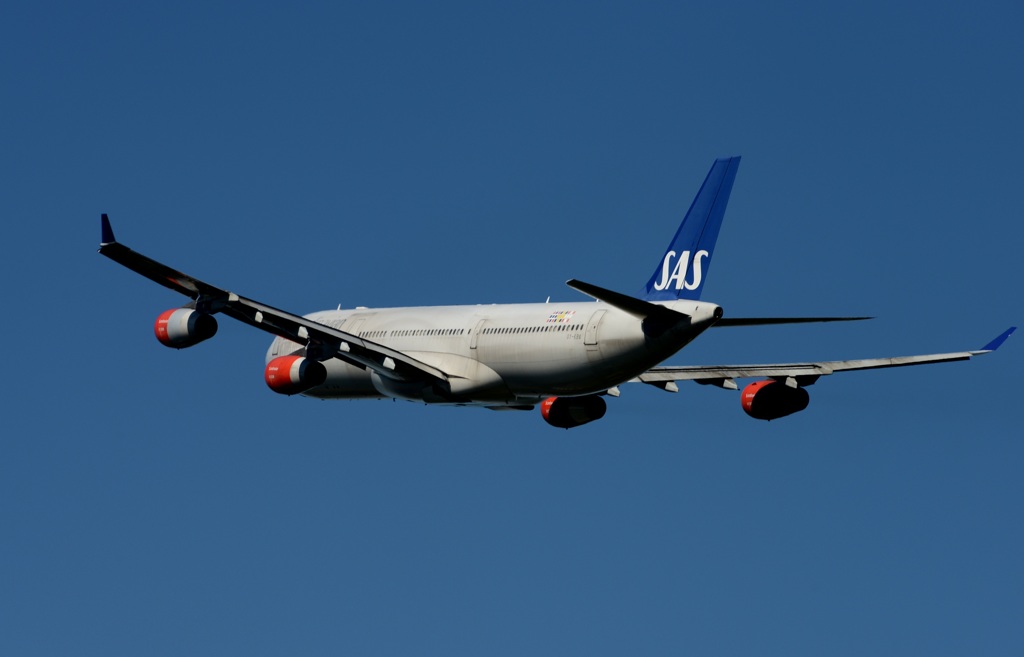 離陸（313）SAS Airbus A340-313  