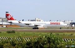 出発　SWISS A340-313 HB-JMN