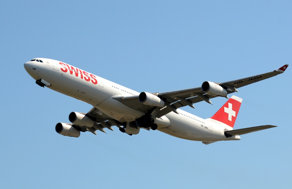 離陸（355）SWISS A340-313 