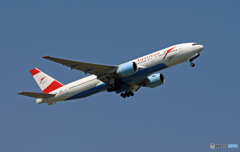 飛び立ち Austrian 777-2Z9 OE-LPC