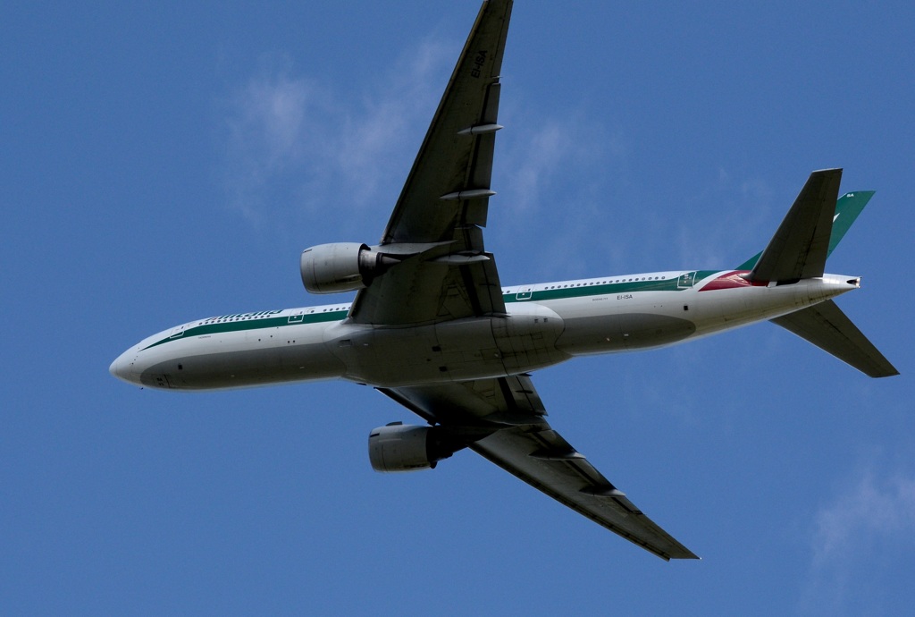 離陸（311）Alitalia 777-243  
