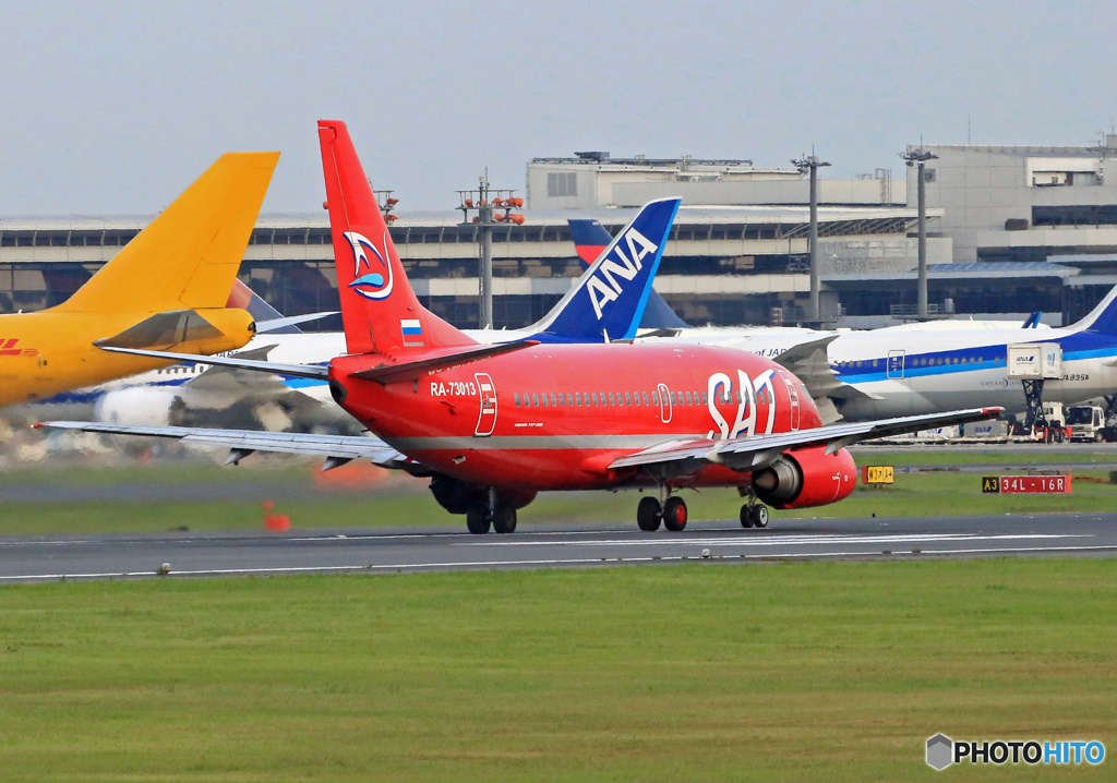 Auroraオーロラ航空SAT B737-5L9  RA-73013出発　