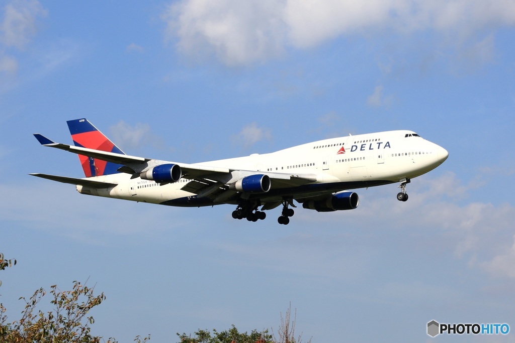 着陸 DELTA 747-400ジャンボ機