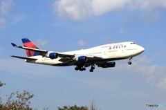 着陸 DELTA 747-400ジャンボ機