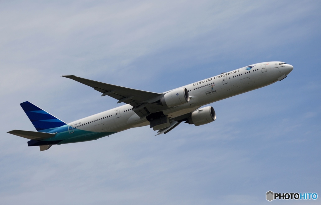飛行　Garuda 777-300 