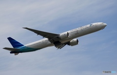 飛行　Garuda 777-300 