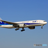 「青い空」ANA 777-281 JA708A到着