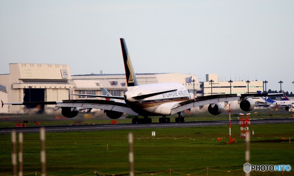 着陸  Singapore A380-841 