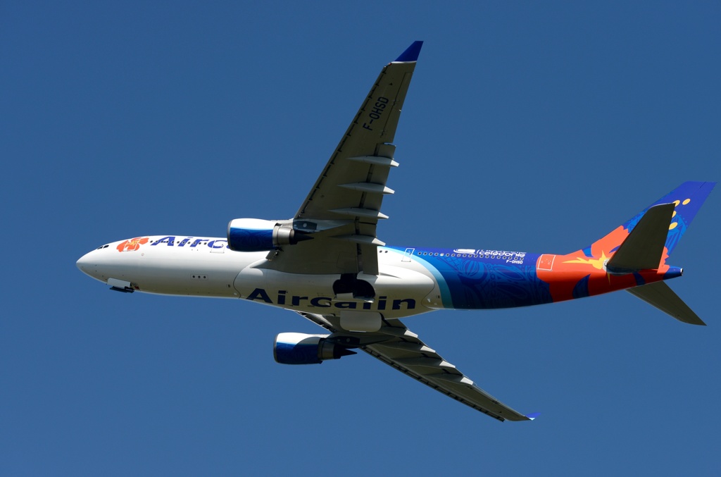 離陸（377）Aircalin A330-200