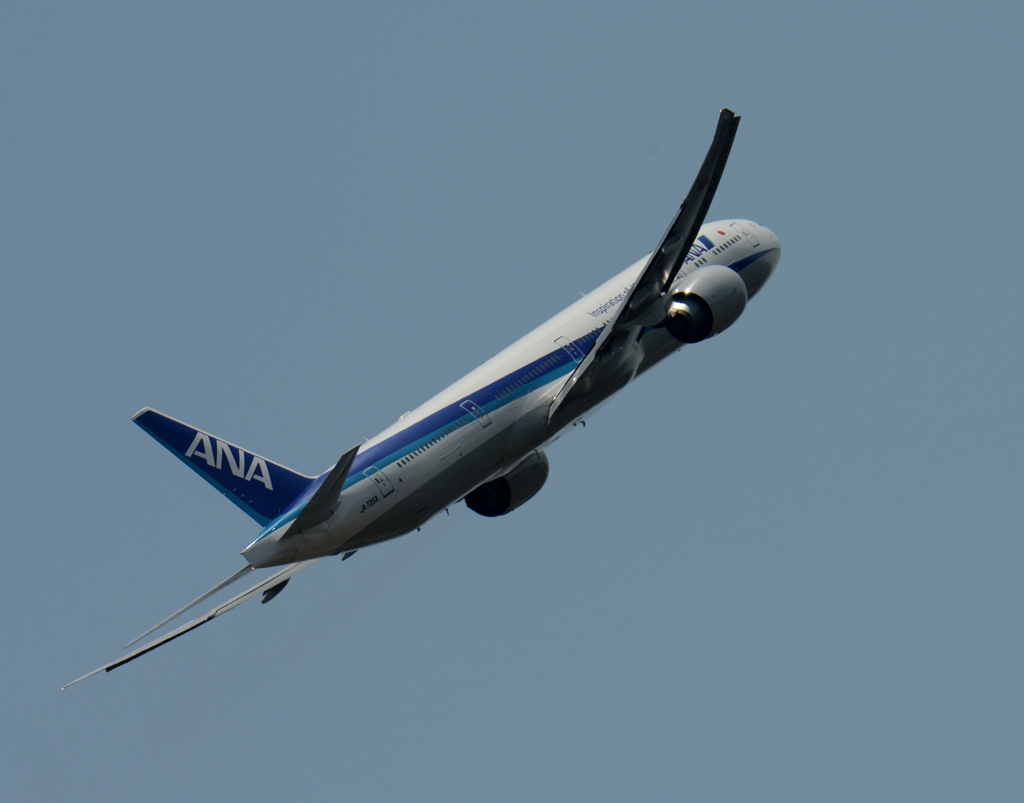 出発　ANA 777-381