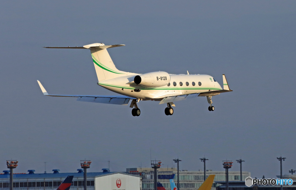 ☮private:Gulfstream G350/G450 B-8128