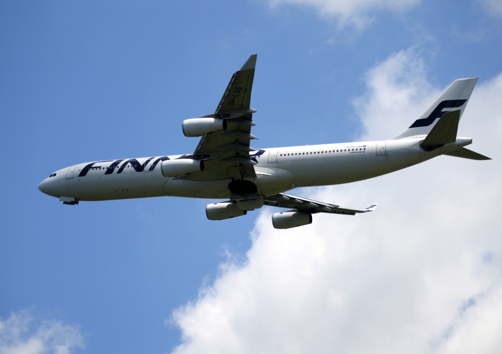 離陸　FINNAIR A340-313