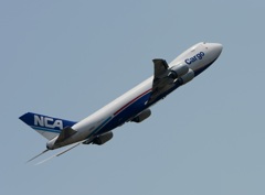 飛行 NCA 747-8KZF