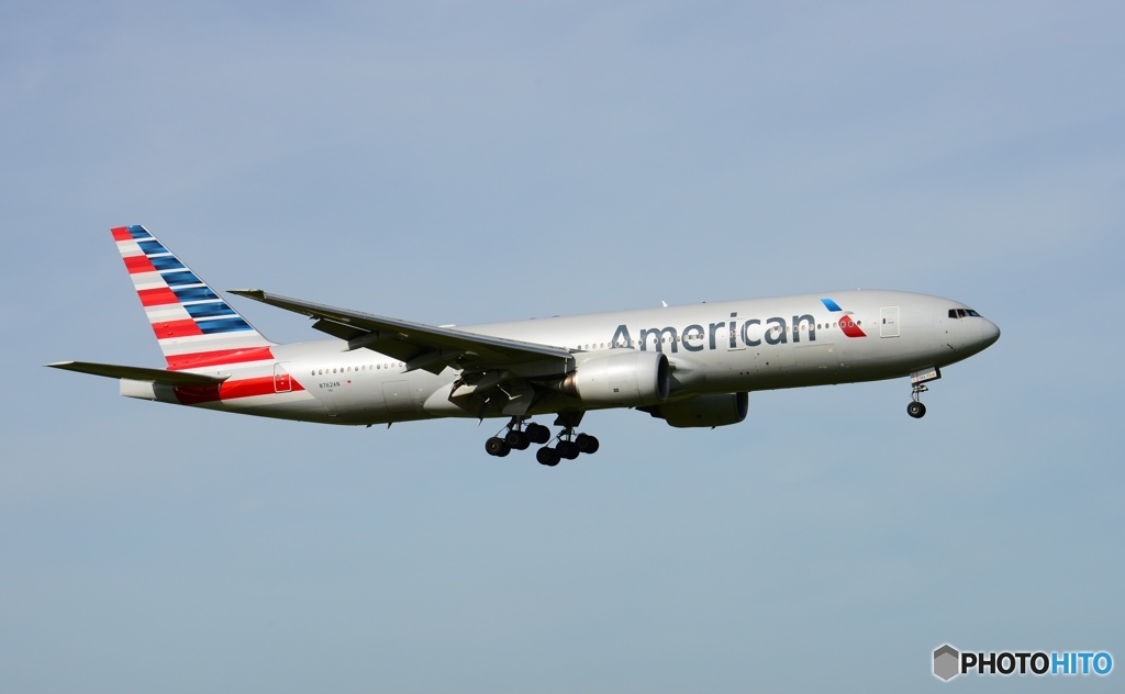 American 777-223 到着　