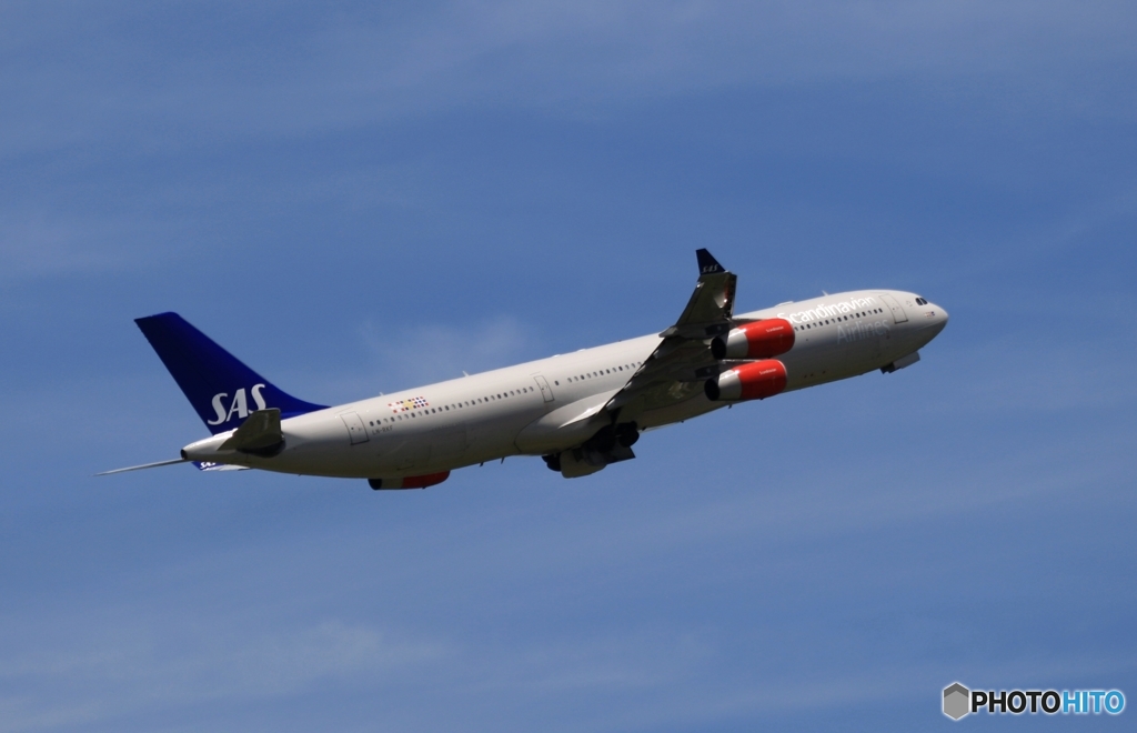 離陸　SAS A340-313