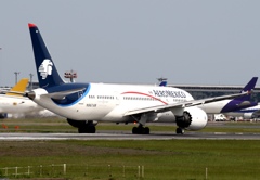出発　AEROMEXICO 787-8