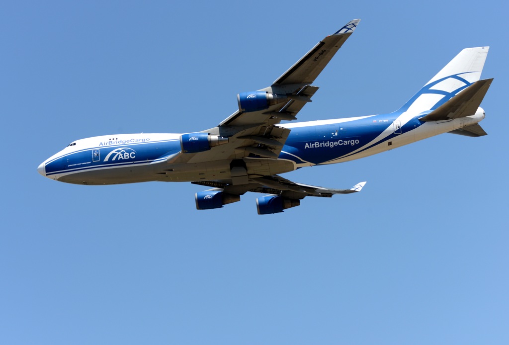 飛び立ち Air Bridge Cargo 747-46NF