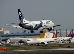 着陸　Aurora 737-500 