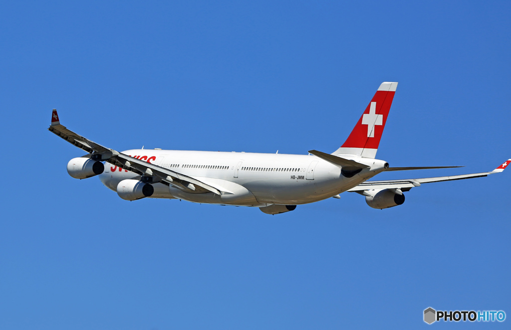 出発 SWISS A340-313 HB-JNM