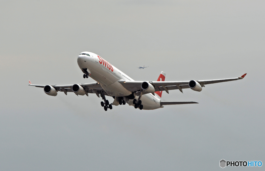 SWISS A340-313 HB-JMB飛び立ち　