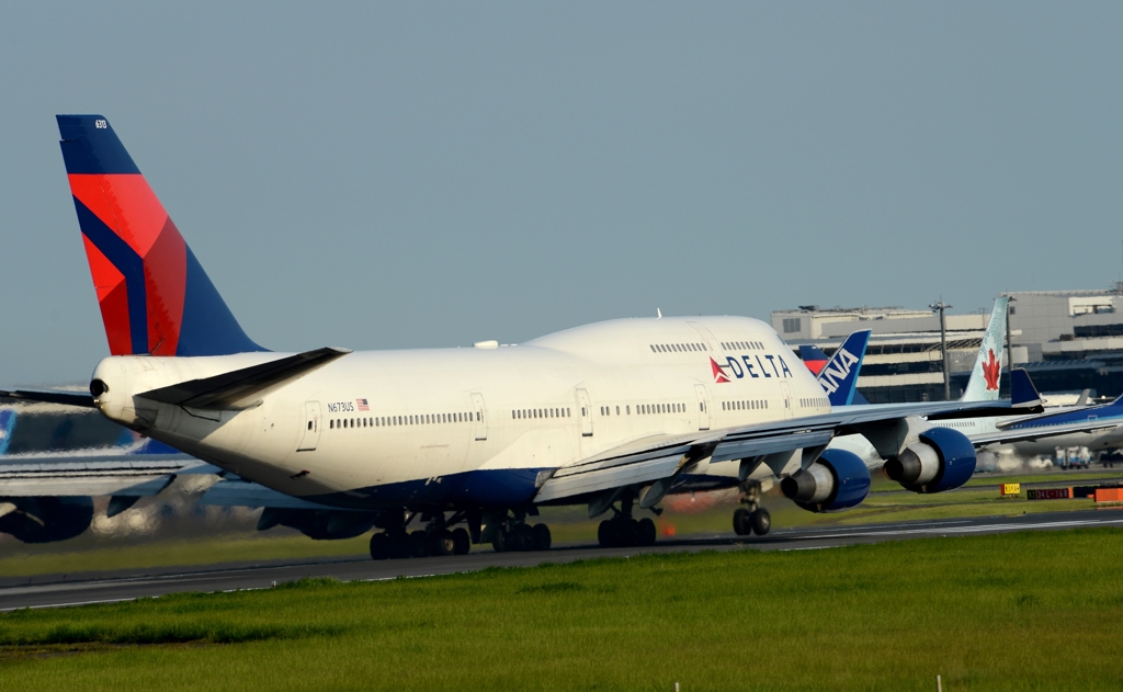 出発（228）DELTA 747-400 