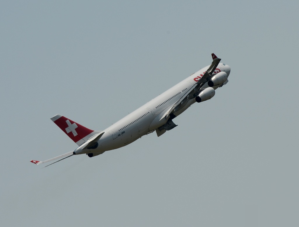 離陸　SWISS A340-313