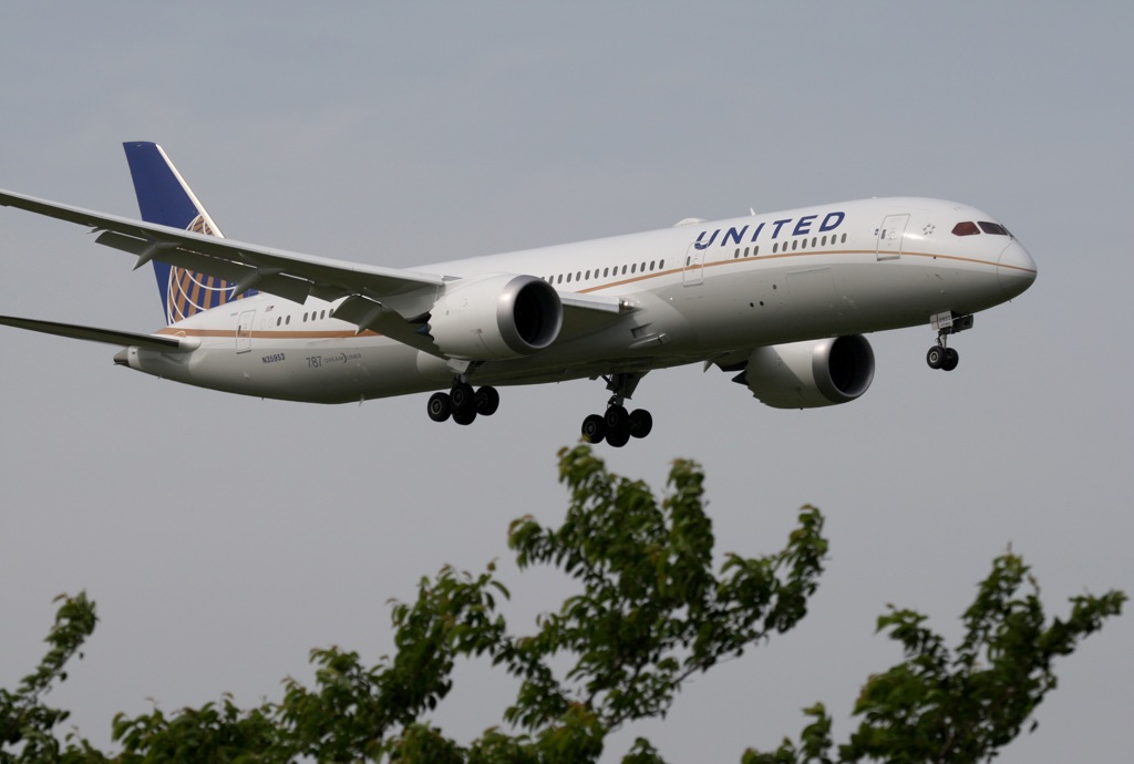 UNITED 787-8 着陸　