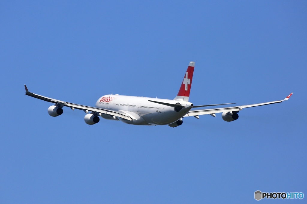 飛び立ち SWISS A340-313 HB-JMG 