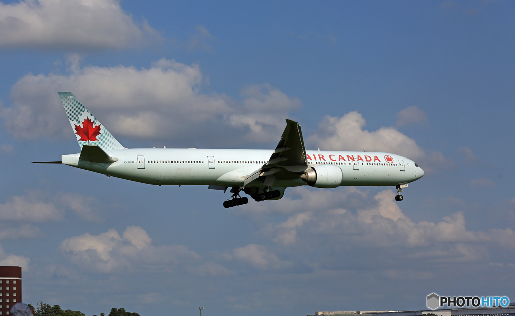 着陸 AIR CANADA 777-333 C-FIVM