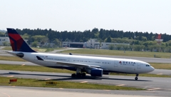 出発（129）DELTA A330-200 　　