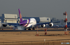 Thai A380-841 HS-TUE 到着　