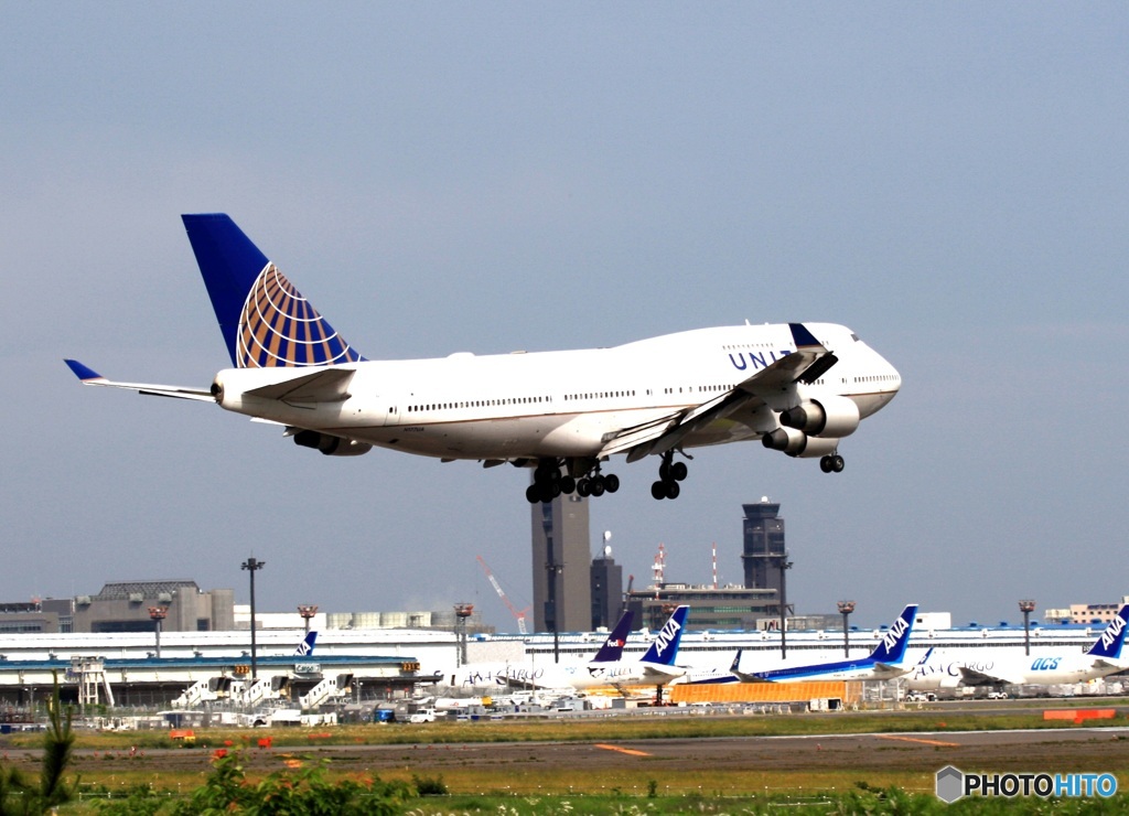 United 747-400 到着　