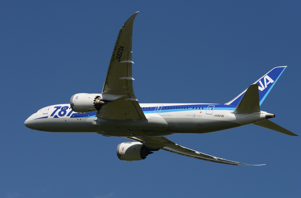 離陸（303）ANA 787-8