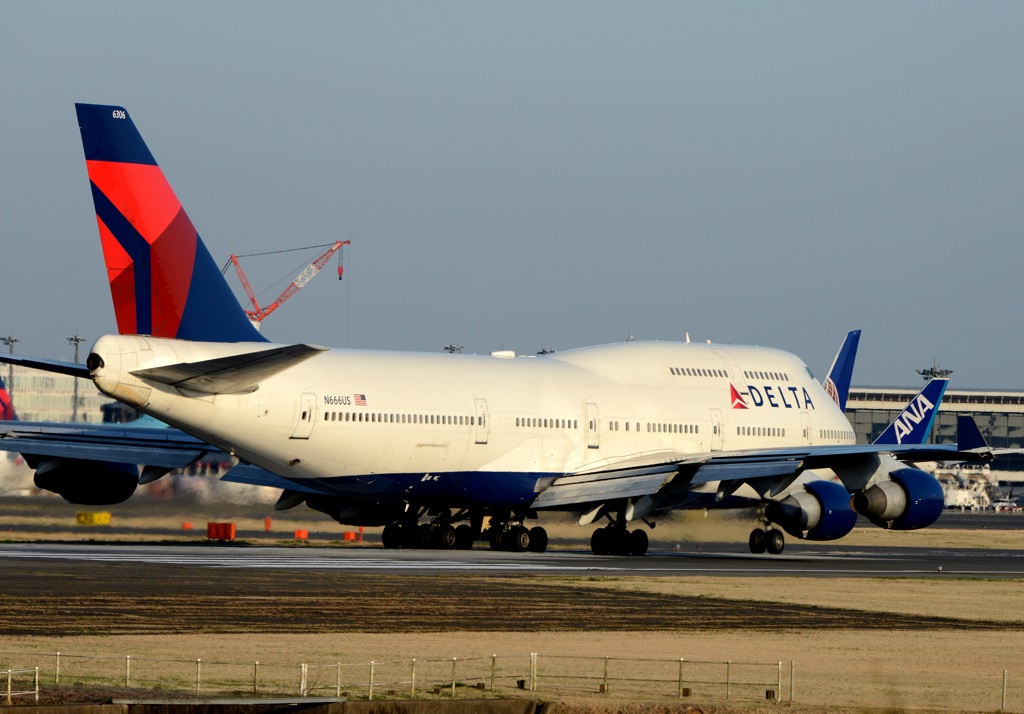 DELTA 747-400 出発